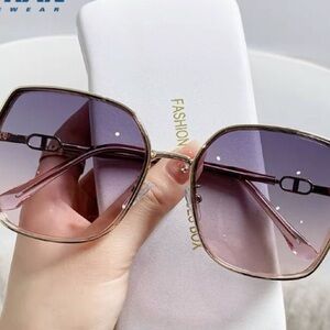 Elegant Women's Sunglasses with Purple Lenses and Gold Frame